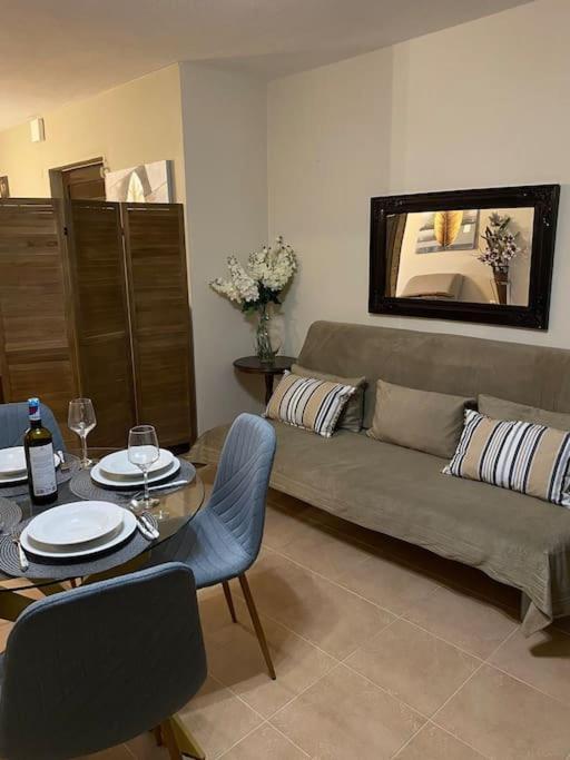 Golden House Apartment อเล็กซานโดรโพลิส ภายนอก รูปภาพ