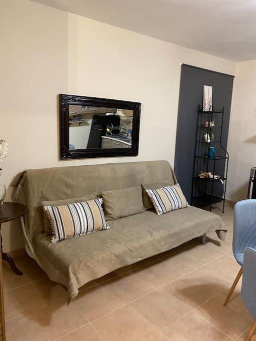Golden House Apartment อเล็กซานโดรโพลิส ภายนอก รูปภาพ