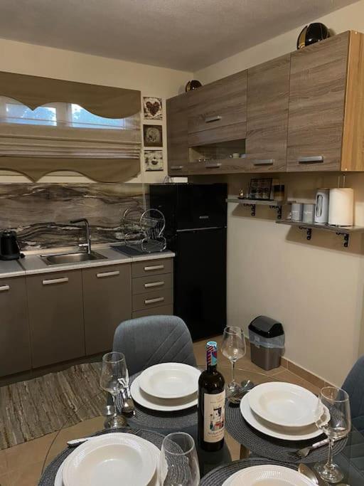 Golden House Apartment อเล็กซานโดรโพลิส ภายนอก รูปภาพ