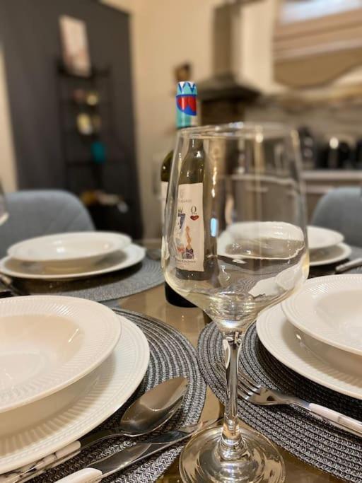 Golden House Apartment อเล็กซานโดรโพลิส ภายนอก รูปภาพ